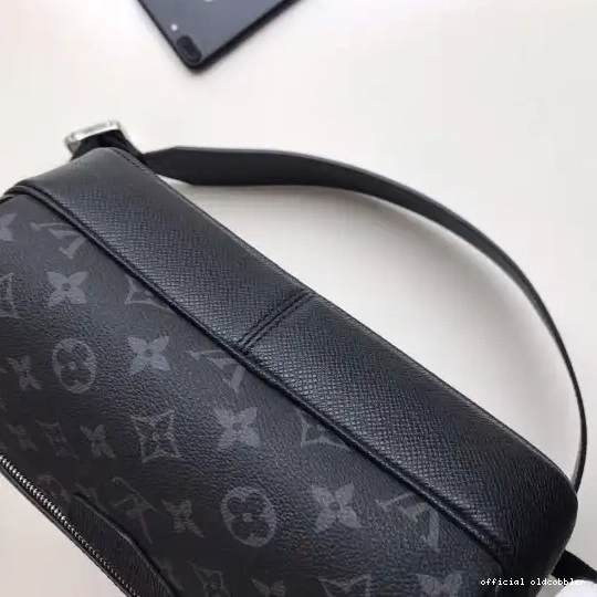 Official oldcobbler Louis Messenger Vuitton 0706